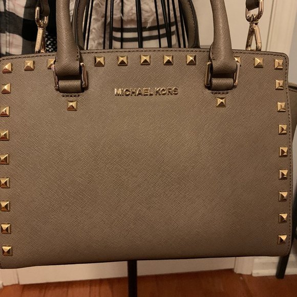 NWT! MICHAEL KORS MK SELMA STUDDED MEDIUM SATCHEL SHOULDER BAG W DUST BAG TAUPE - Picture 12 of 13